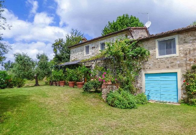 Villa in Lucca - EMILIA Villa in Lucca - EMILIA