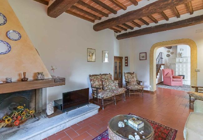 Villa in Barga - LA BARGHIGIANA Villa in Barga - LA BARGHIGIANA