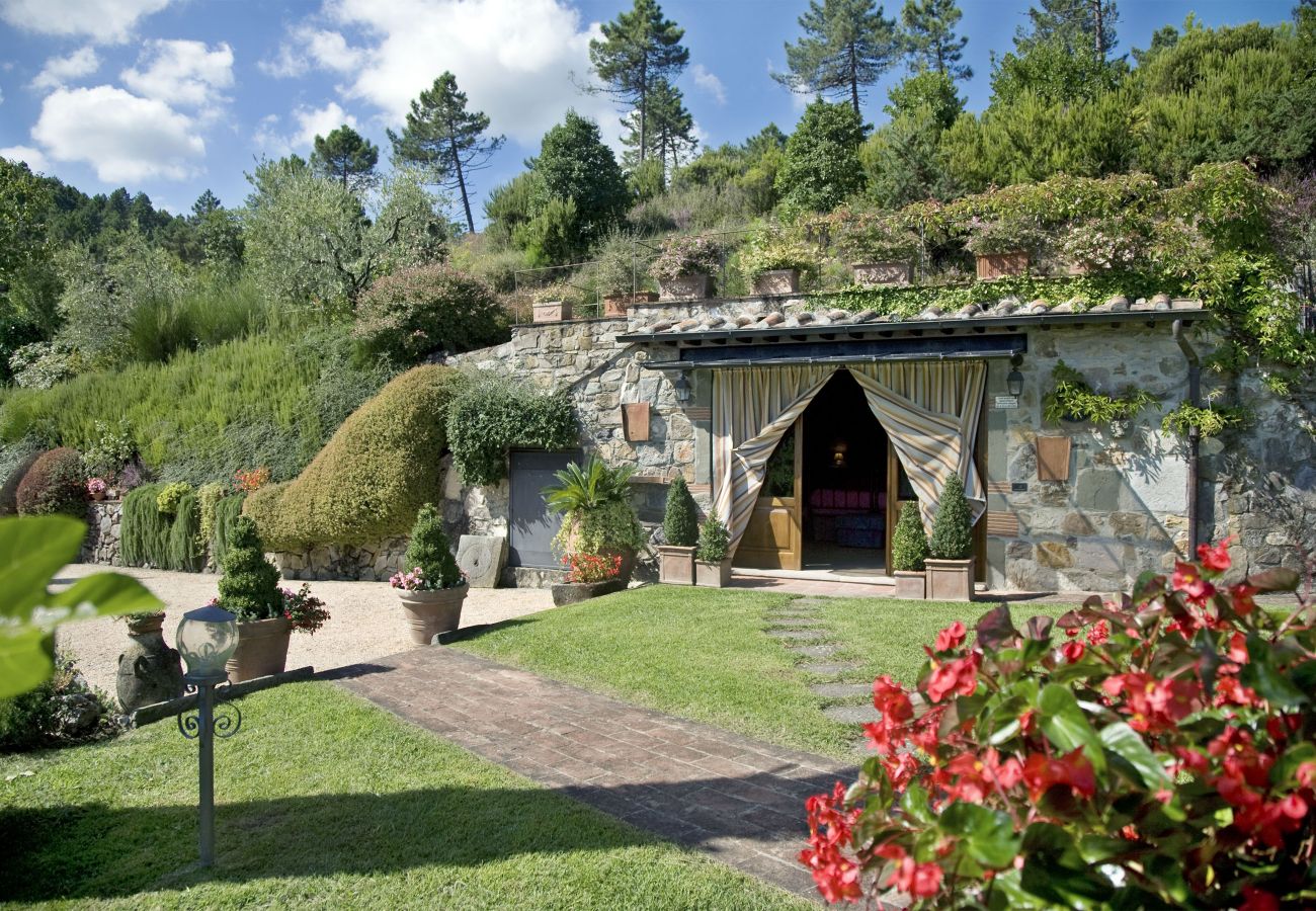 Villa in Pieve di Compito - ENNU