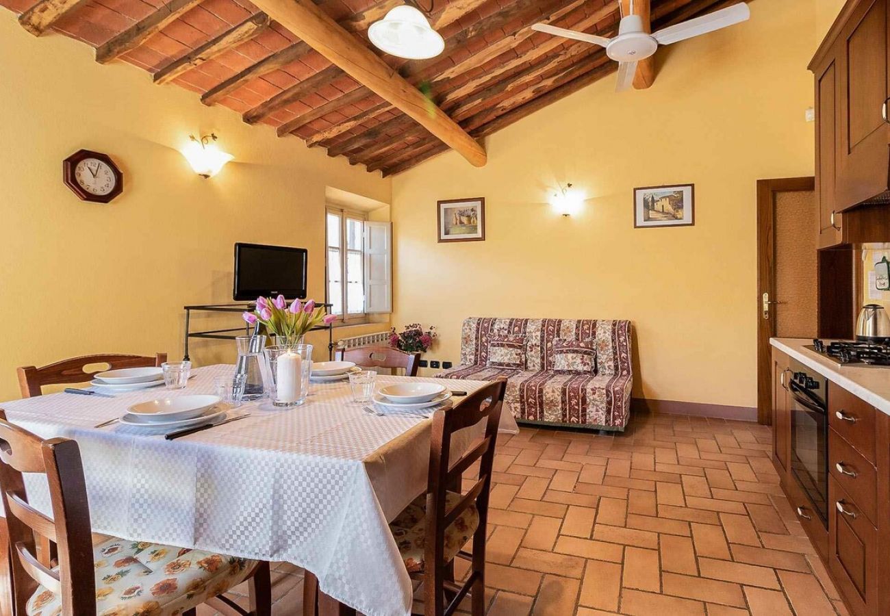 Apartment in Colle di Compito - TONINO