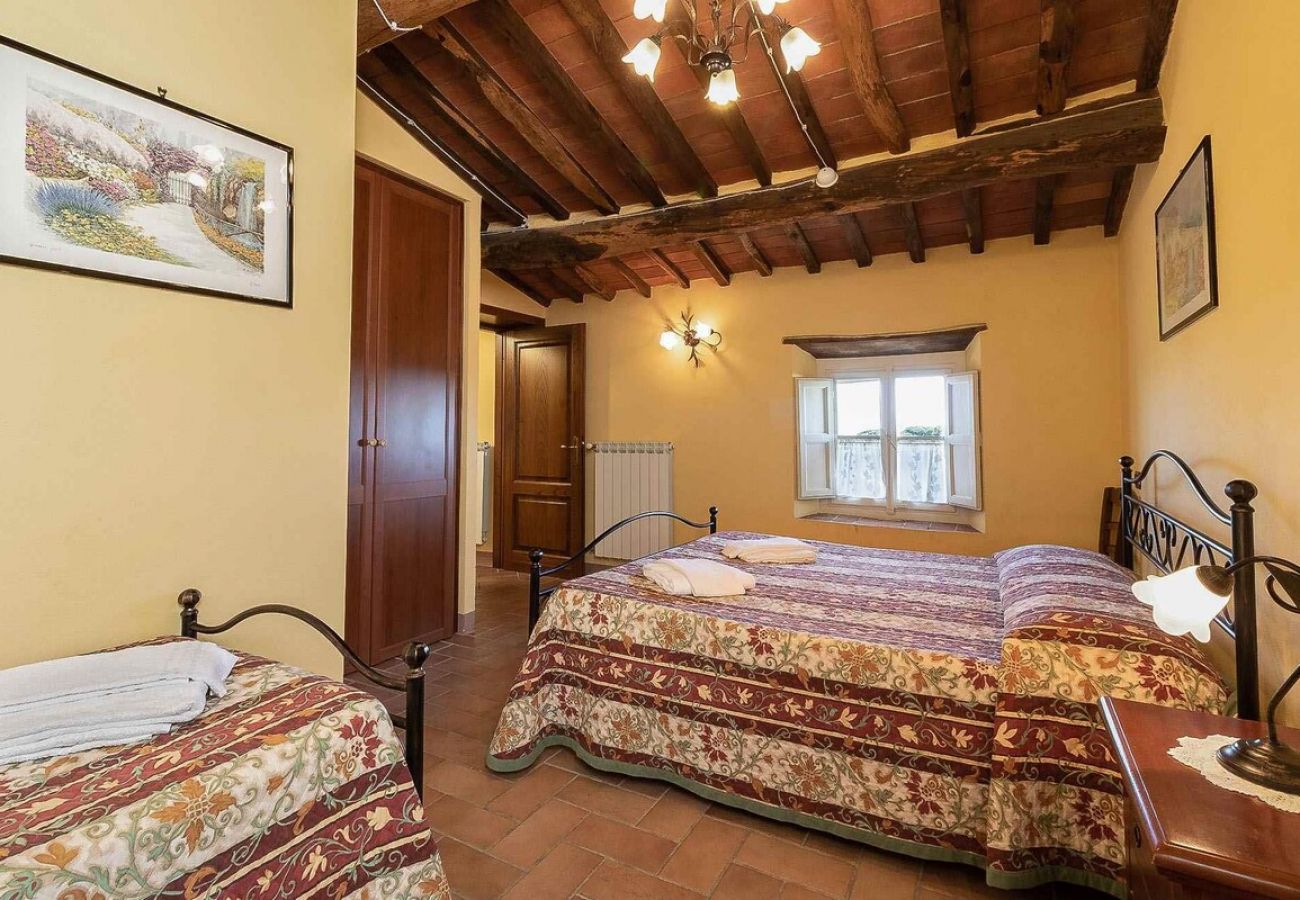 Apartment in Colle di Compito - TONINO