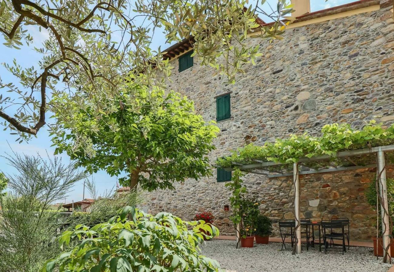 Apartment in Colle di Compito - TONINO