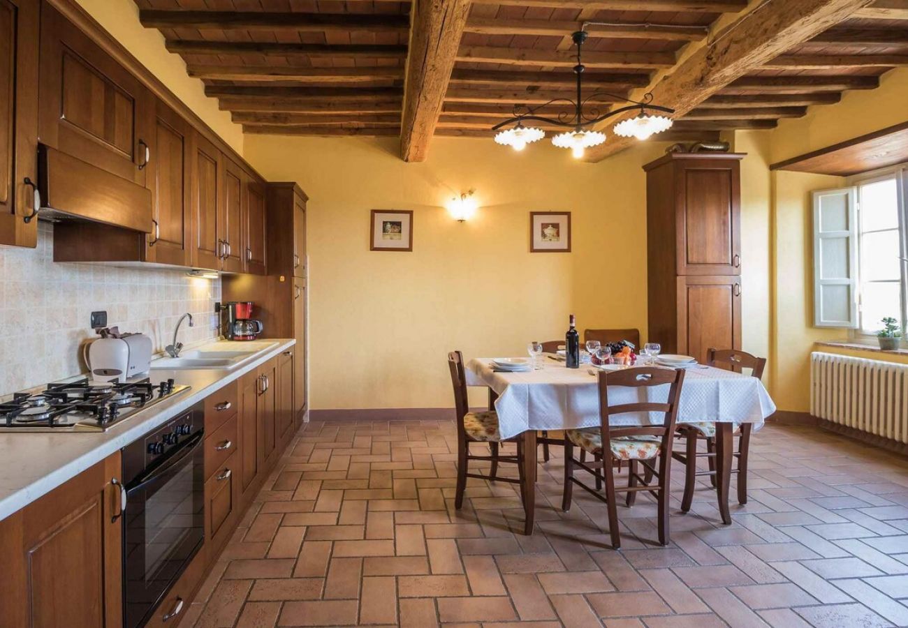 Apartment in Colle di Compito - COLOMBA