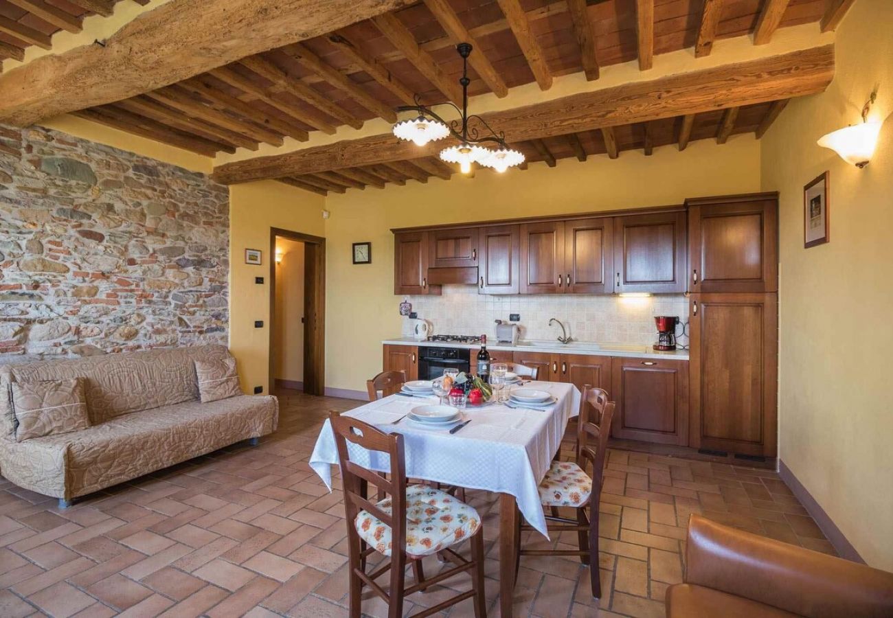 Apartment in Colle di Compito - COLOMBA