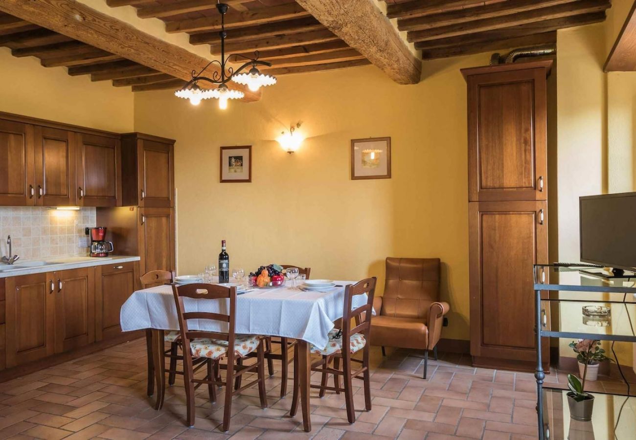 Apartment in Colle di Compito - COLOMBA