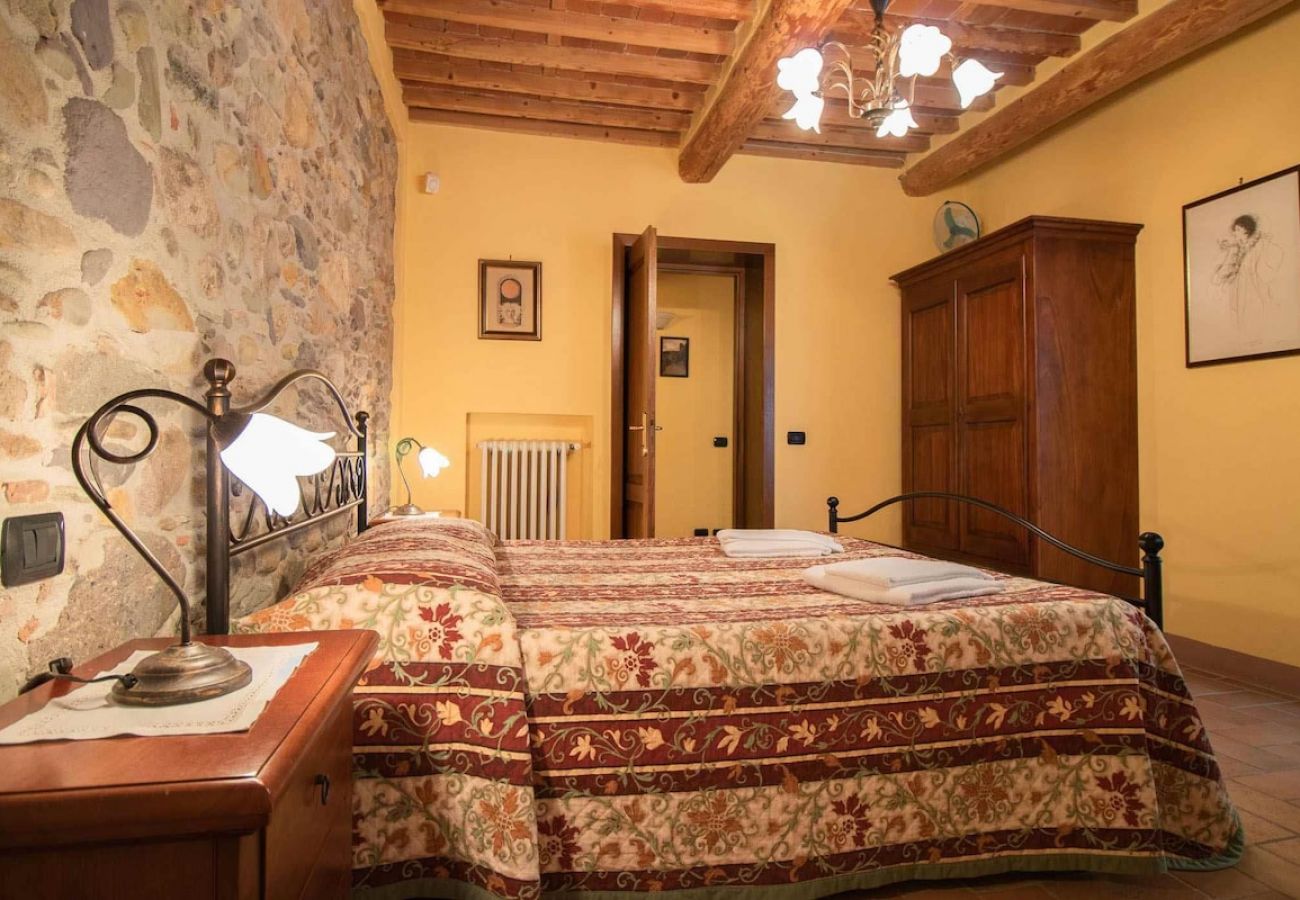 Apartment in Colle di Compito - COLOMBA