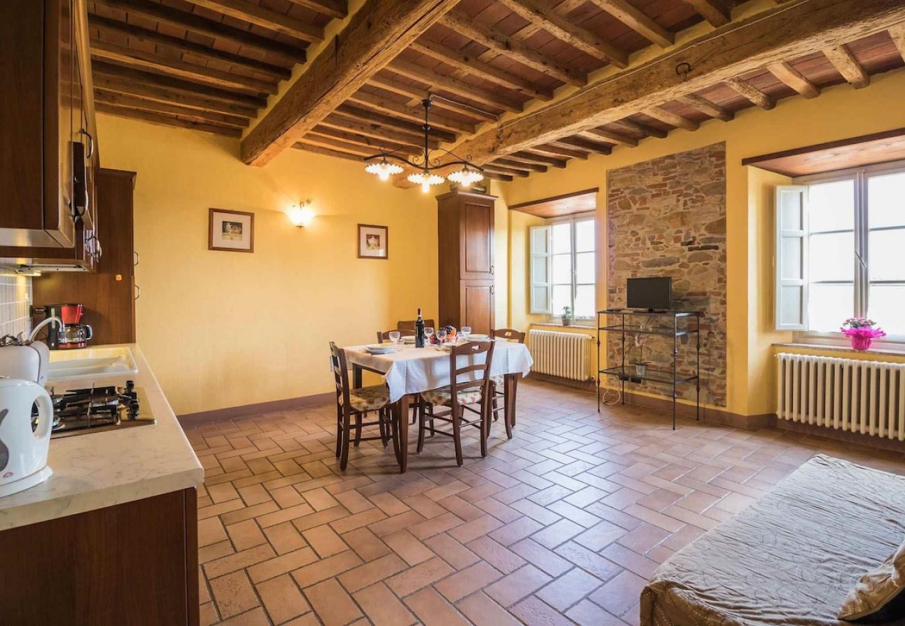 Apartment in Colle di Compito - COLOMBA