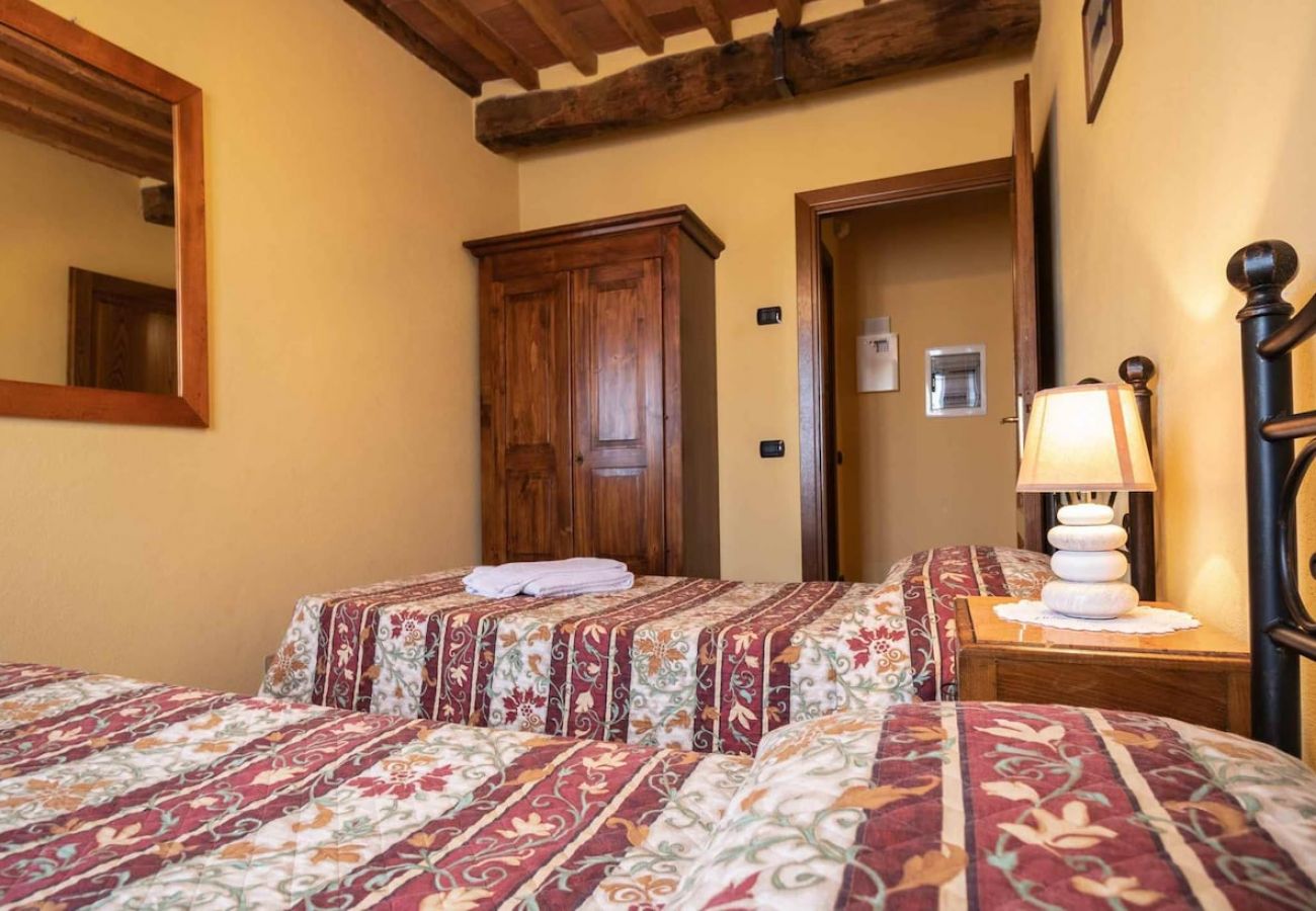 Apartment in Colle di Compito - COLOMBA