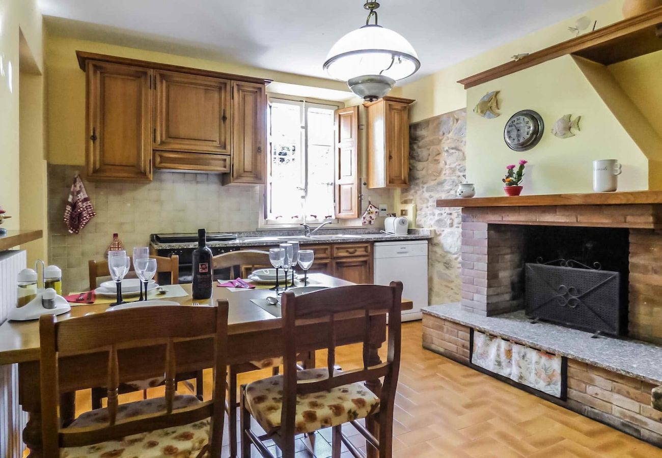 Apartment in Colle di Compito - CLORINDA