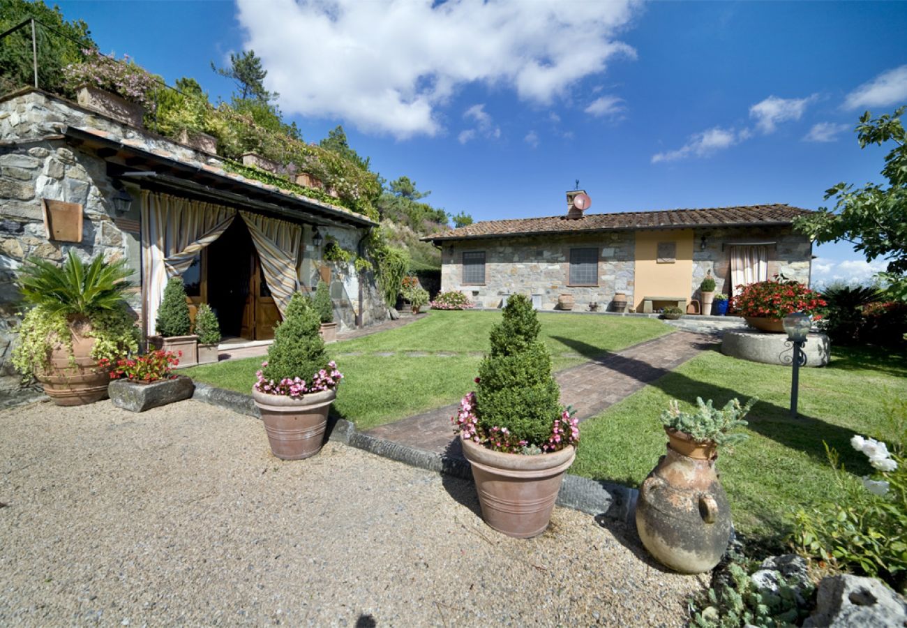 Villa à Pieve di Compito - ENNU