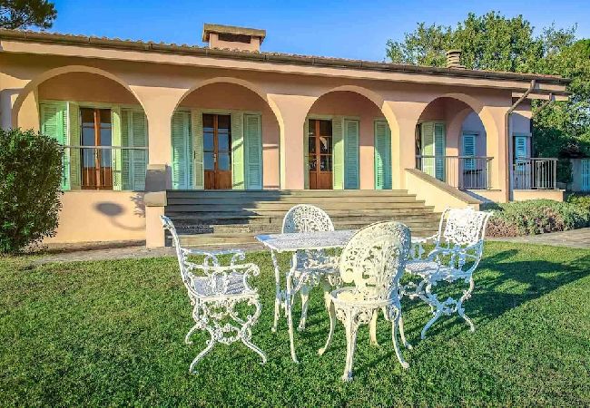 Villa a Capraia e Limite - MELOGRANO Villa a Capraia e Limite - MELOGRANO