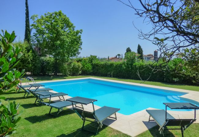 Villa a San Lorenzo di Moriano - PODERE FARI Villa a San Lorenzo di Moriano - PODERE FARI