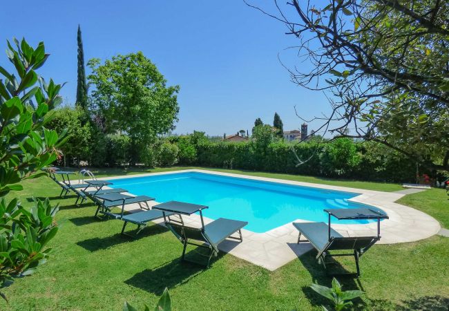 Villa a San Lorenzo di Moriano - PODERE FARI Villa a San Lorenzo di Moriano - PODERE FARI