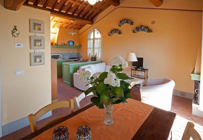 Villa a San Lorenzo di Moriano - PODERE FARI Villa a San Lorenzo di Moriano - PODERE FARI