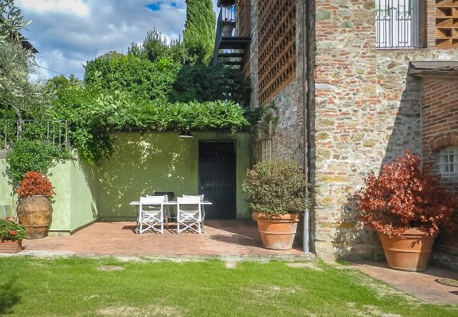 Villa a San Lorenzo di Moriano - PODERE FARI Villa a San Lorenzo di Moriano - PODERE FARI