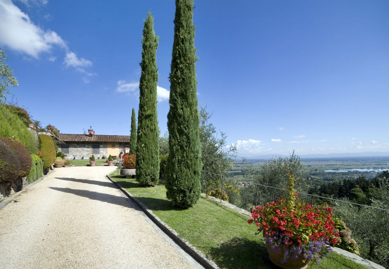 Villa in Pieve di Compito - ENNU