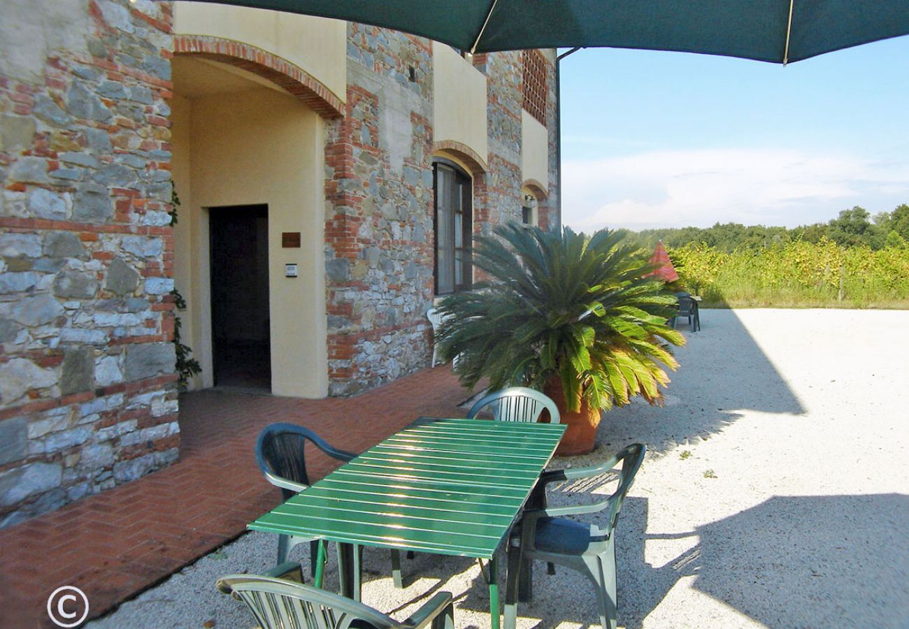 Apartment in Badia Pozzeveri - LE OLIVE