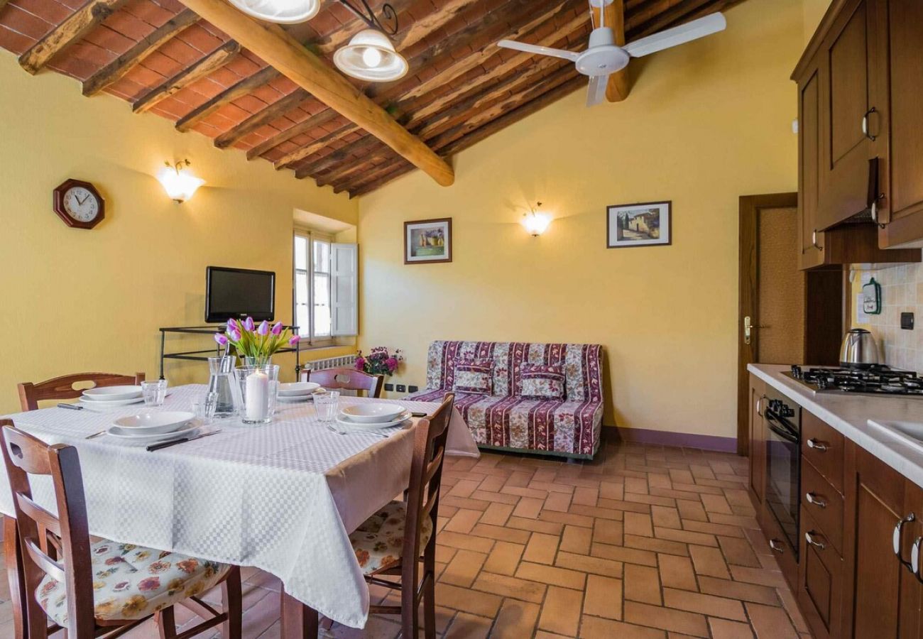 Apartment in Colle di Compito - TONINO