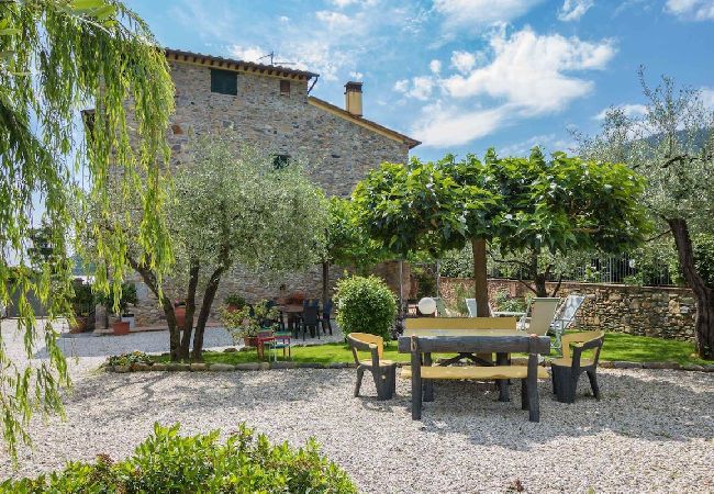Apartment in Colle di Compito - COLOMBA Apartment in Colle di Compito - COLOMBA