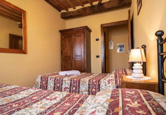 Apartment in Colle di Compito - COLOMBA Apartment in Colle di Compito - COLOMBA