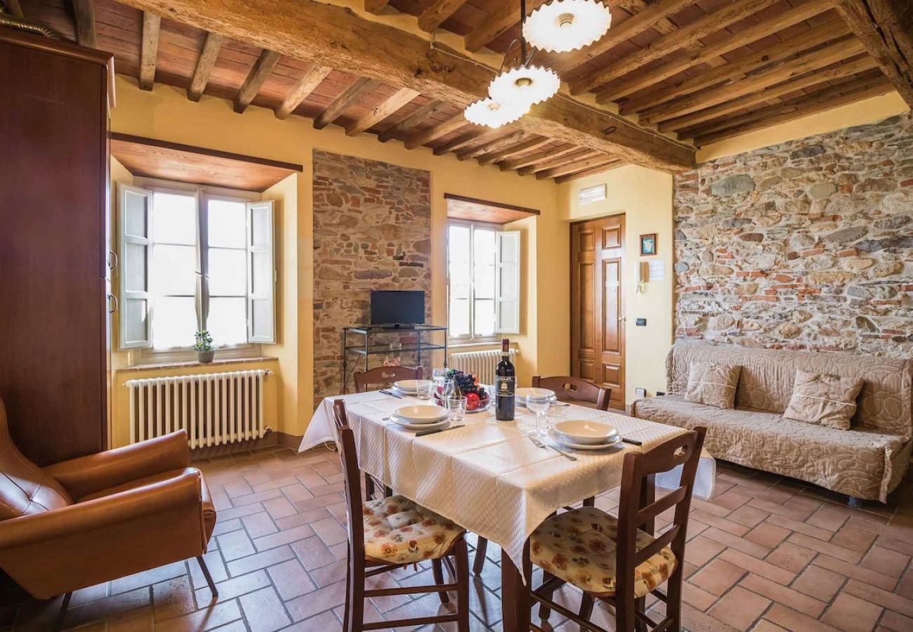 Apartment in Colle di Compito - COLOMBA