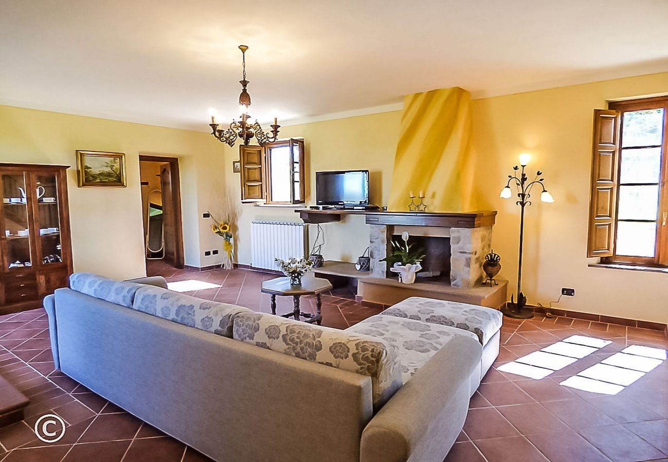 Villa in Pieve di Compito - PESCHETO