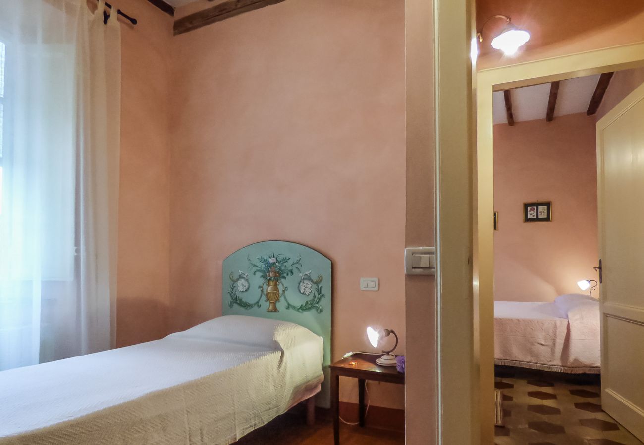 Apartment in Segromigno in Monte - VIOLETTA M